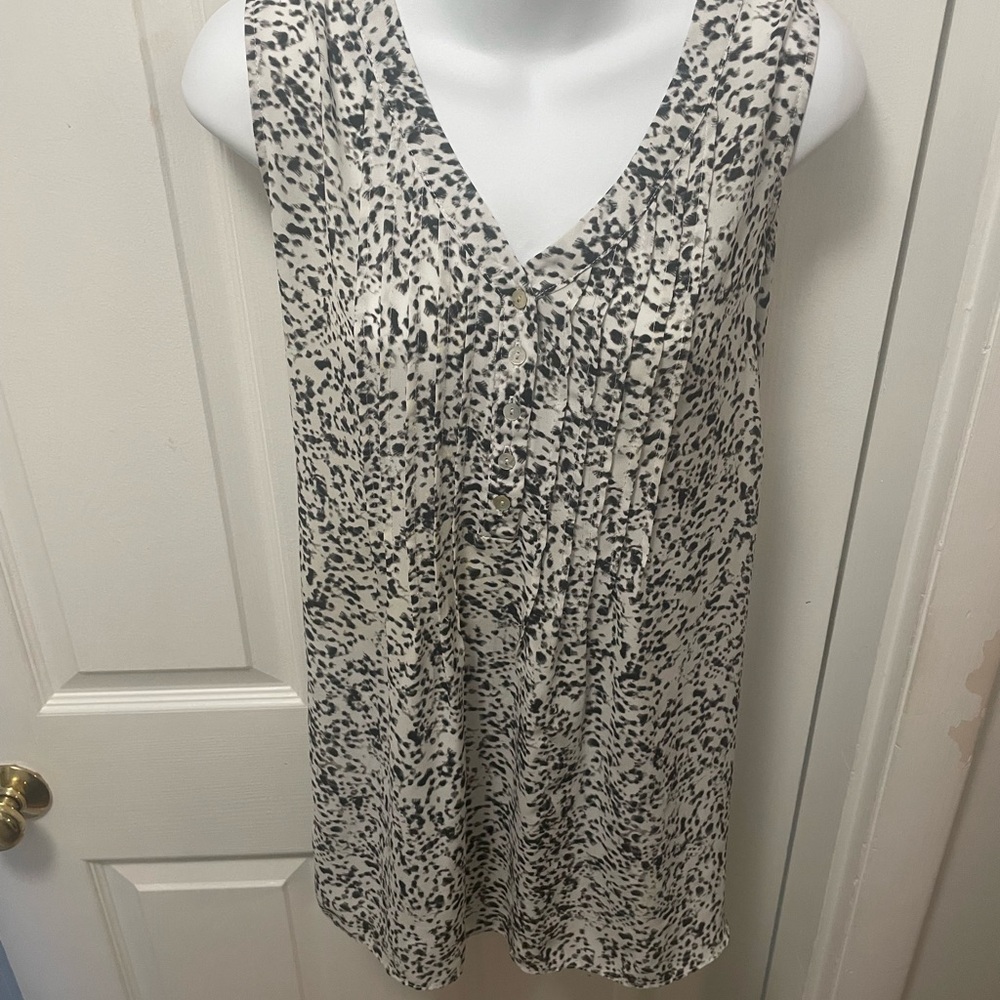 Rose & Olive Black and White Patterned Sleeveless Top